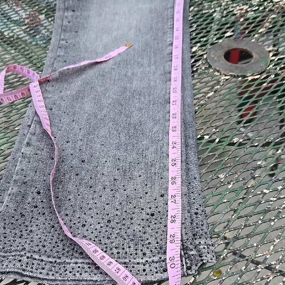 Judy Blue Jeans - Picture 13 of 13